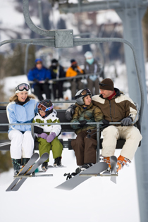 Skiurlaub fr Familien: Skigebiete, Ausrstung und Reiseapotheke